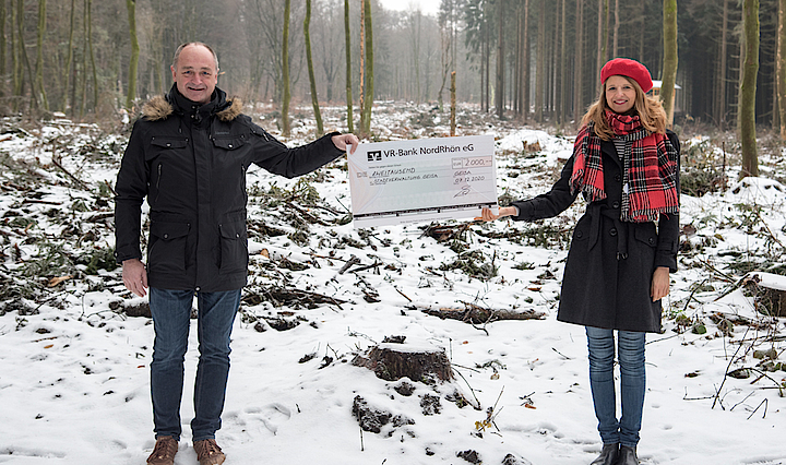 Datafox Spendenaktion 2020 - Spendenübergabe Aufforstungsprojekt Geisaer Wald